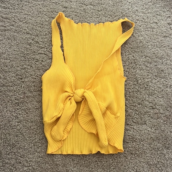 Two tank tops - Picture 4 of 4